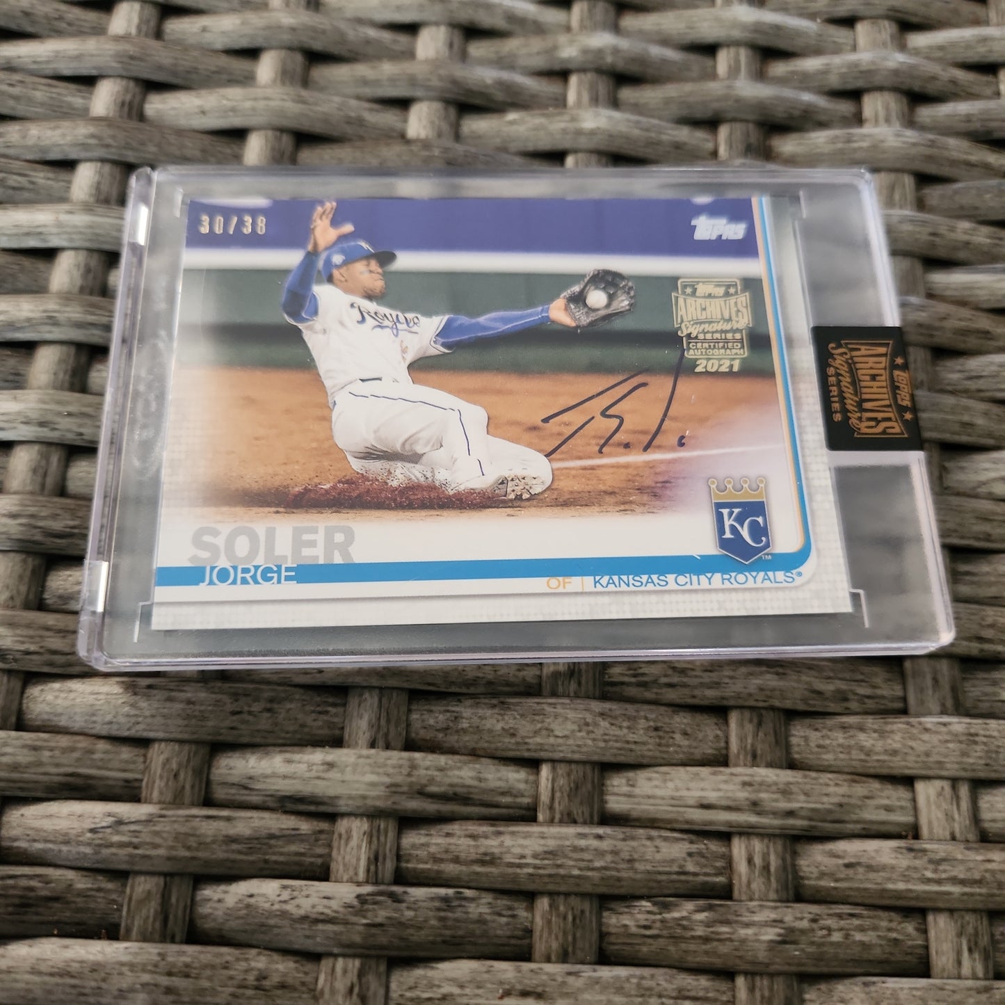 Non Sealed 2021 Topps Archives Signature Series Hobby Box Topps Archive Signature Series Jorge Soler Auto 30/38 Series 1 #307