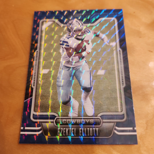 Panini Playbook Football Blue Refractor Ezekiel Elliot #23