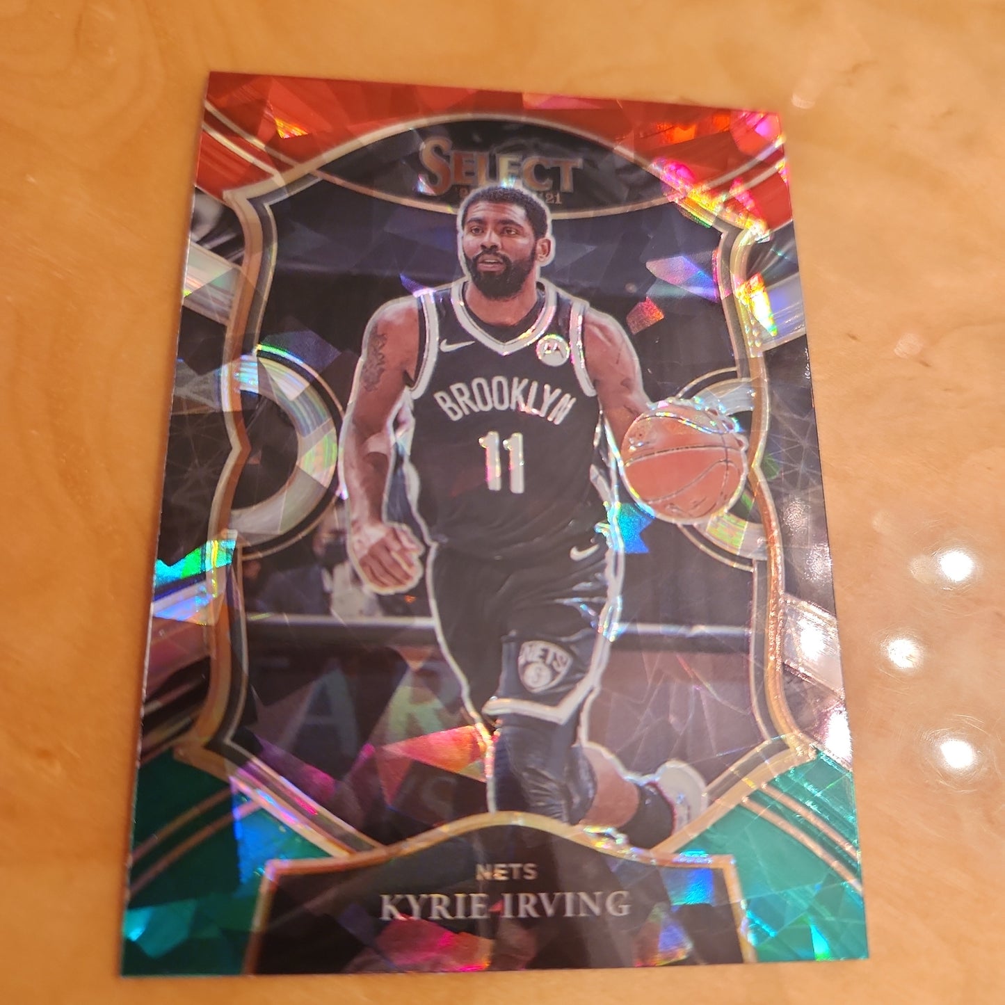 Panini Prizm Select Basketball Concourse Green & Red Cracked Ice Kyrie Irving #42
