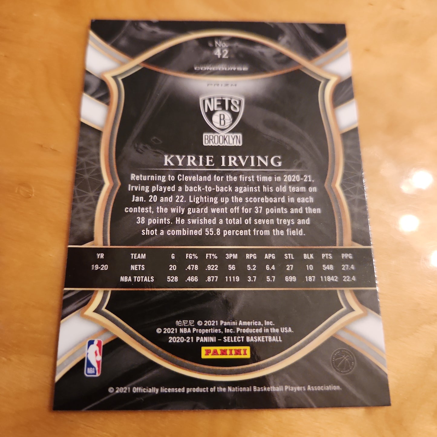 Panini Prizm Select Basketball Concourse Green & Red Cracked Ice Kyrie Irving #42