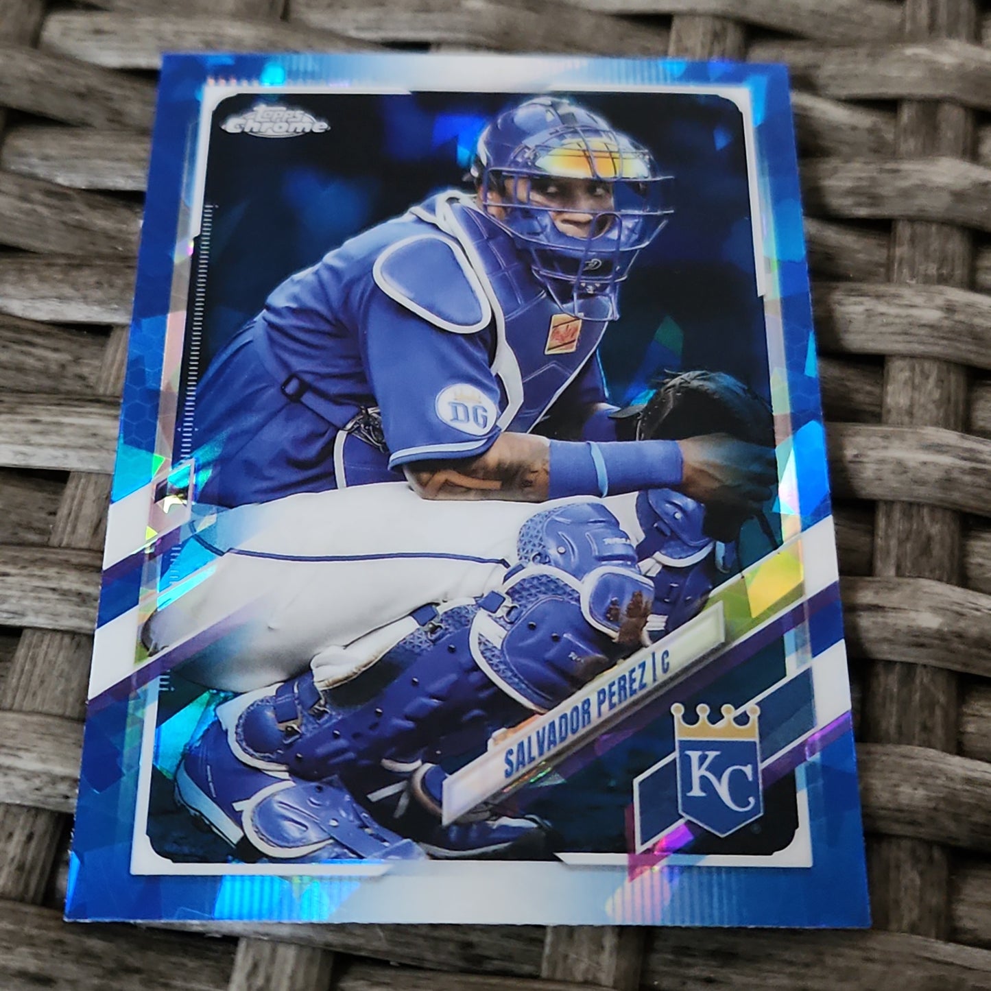 Topps Chrome Blue Saphire Salvador Perez #211