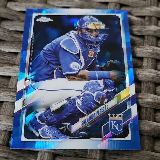Topps Chrome Blue Saphire Salvador Perez #211