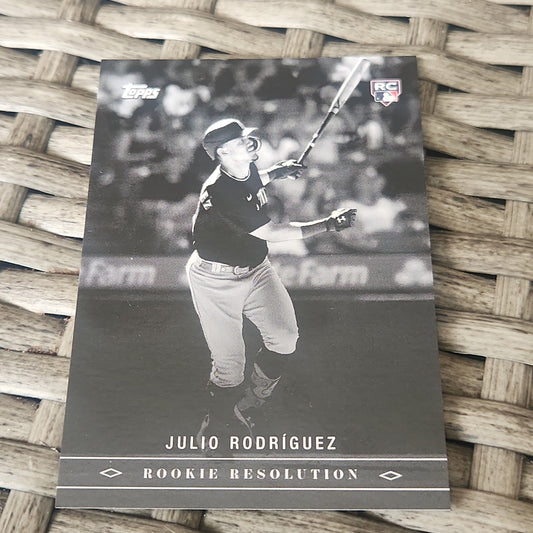Topps Black & White Rookie Resolution Juilo Rodríguez #RR-1