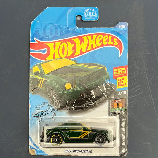 HotWheels HW Dream Garage Special Feature 2/10 2005 Ford Mustang